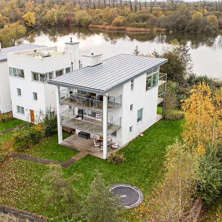 Lakeside Property With Access Into Spa On A Nature Reserve Bauhinia House Hm73 Somerford Keynes ภายนอก รูปภาพ